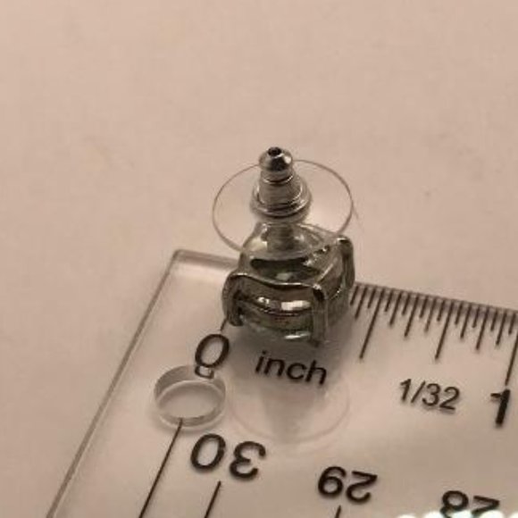 Vintage Garne Jewelry Rhinestone Necklace paired with Stud Earrings - Picture 5 of 10